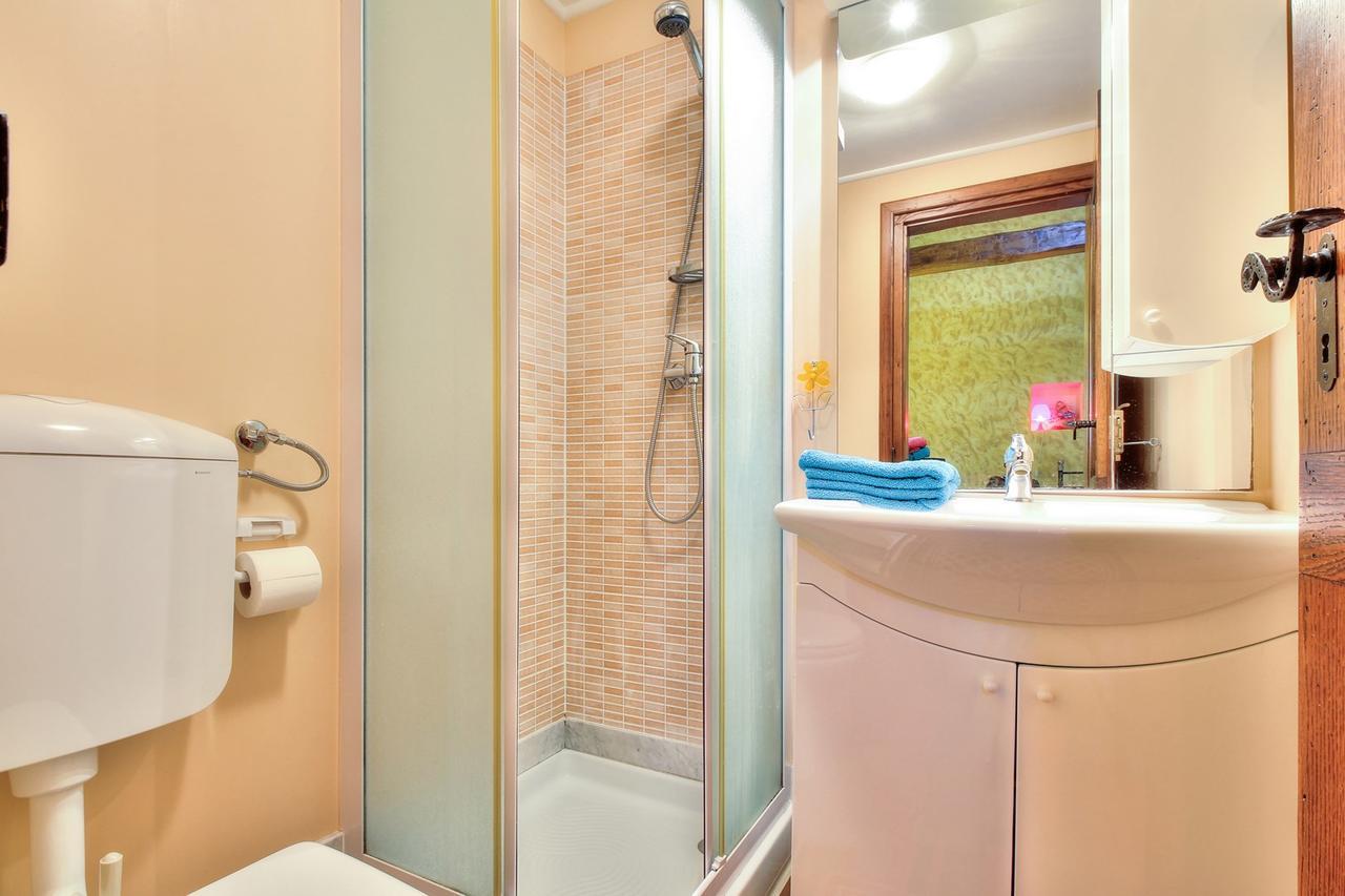 Nadia House With Apartments Zambratija  Room photo