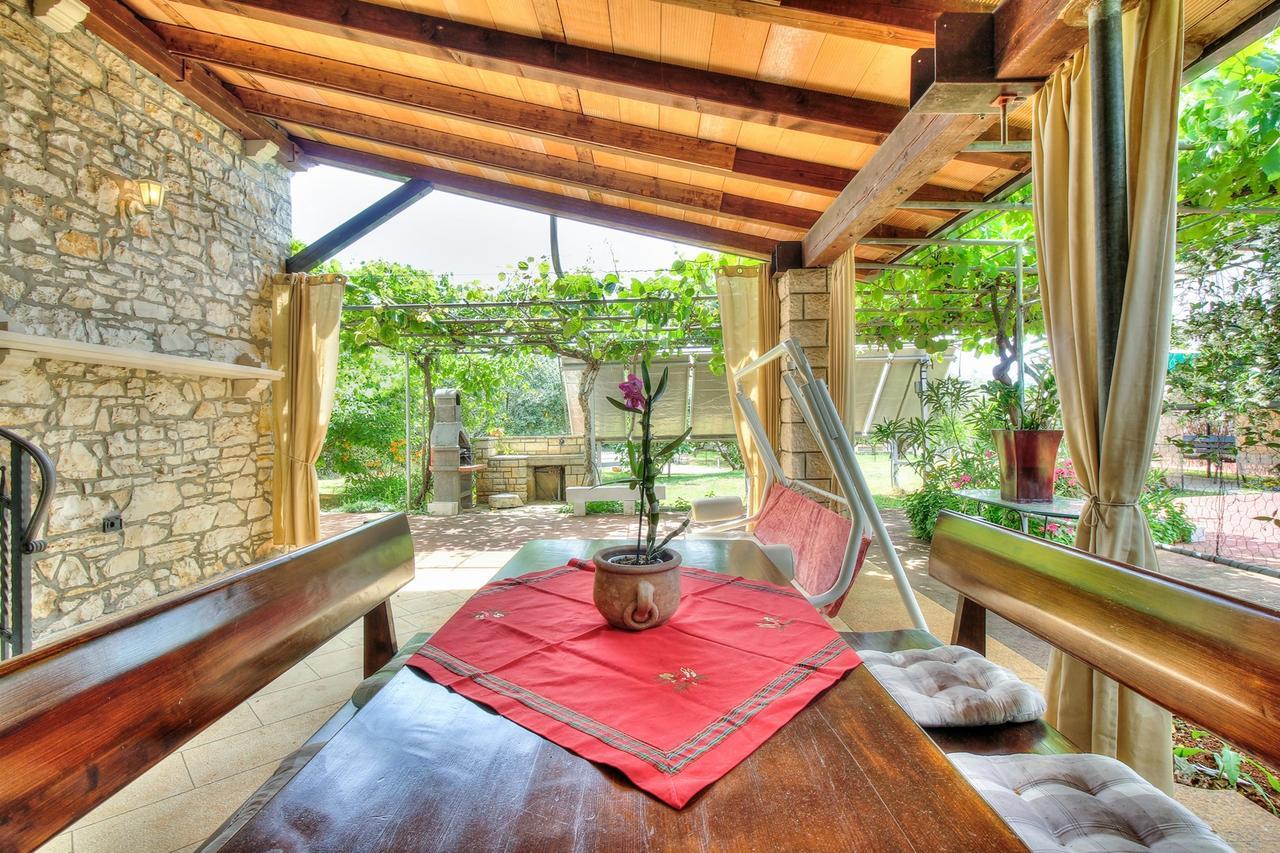 Nadia House With Apartments Zambratija  Room photo