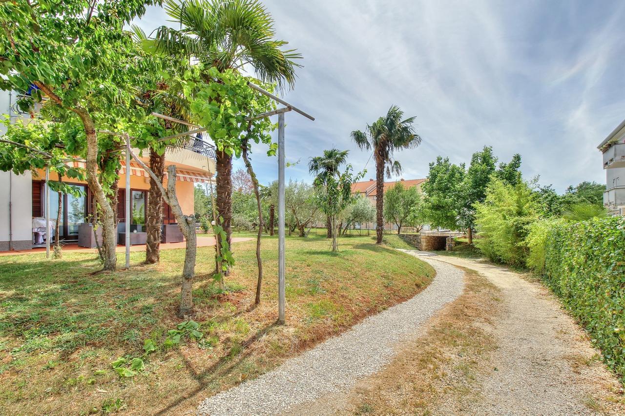Nadia House With Apartments Zambratija  Exterior photo