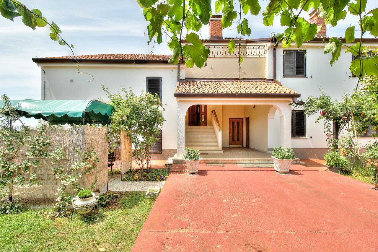 Nadia House With Apartments Zambratija  Exterior photo