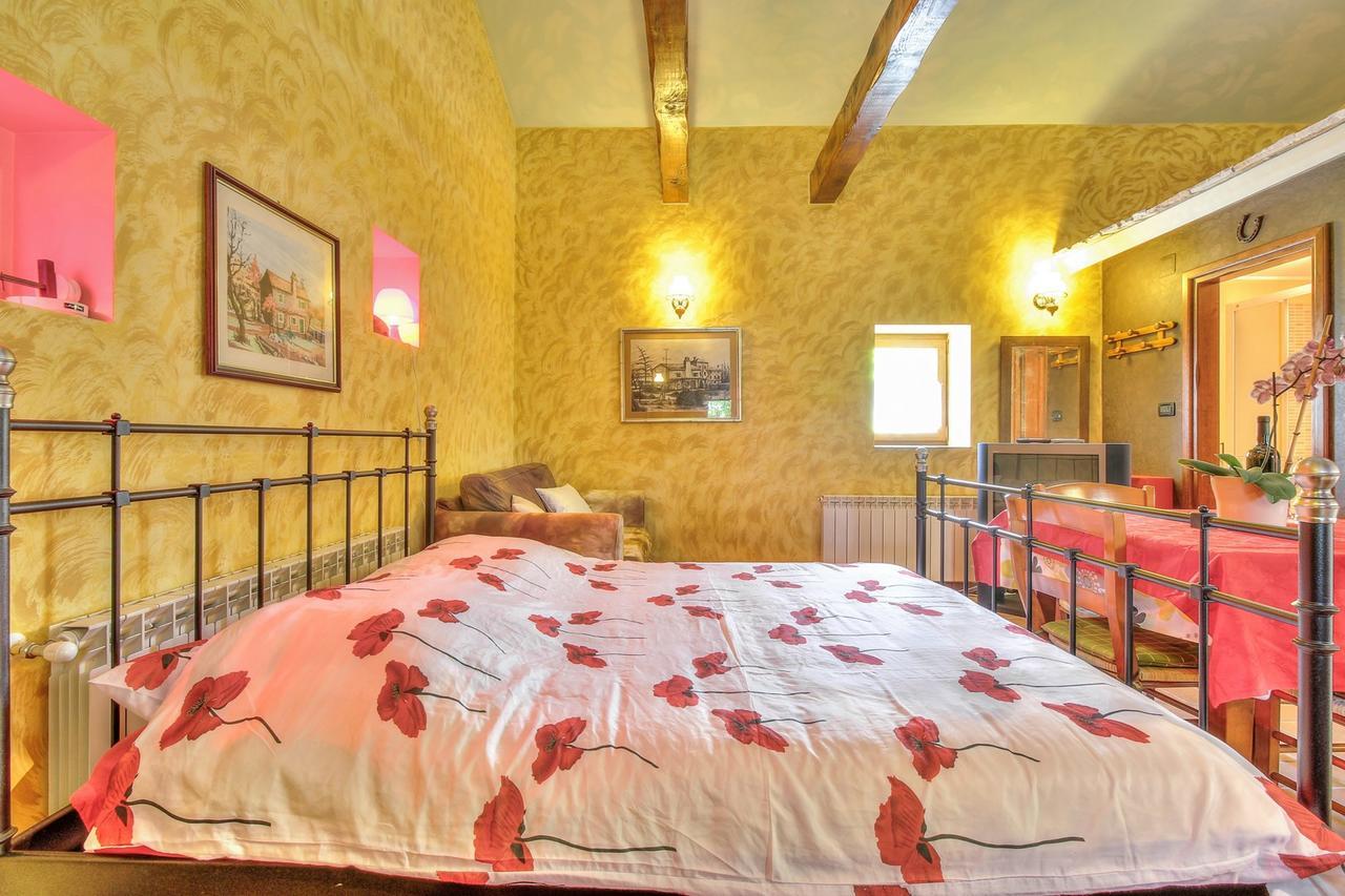 Nadia House With Apartments Zambratija  Room photo